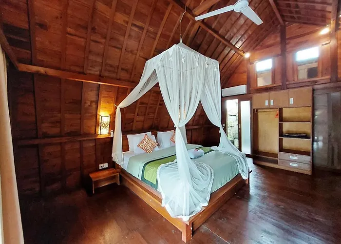 Villa Shivananda Antique By Eps