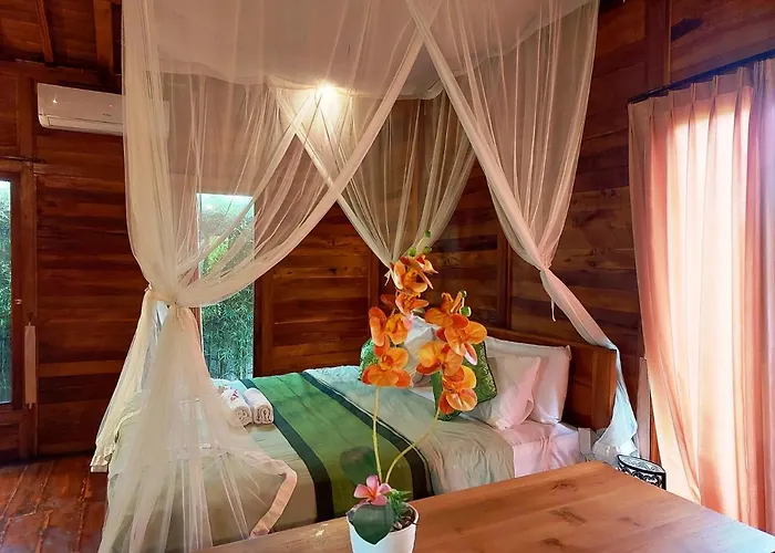 Villa Shivananda Antique By Eps
